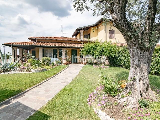 Casa in vendita a Vaprio D'adda, Lombardia