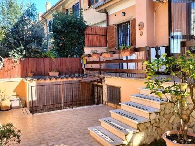 Casa in vendita a Zona Artigianale, Roma Capitale