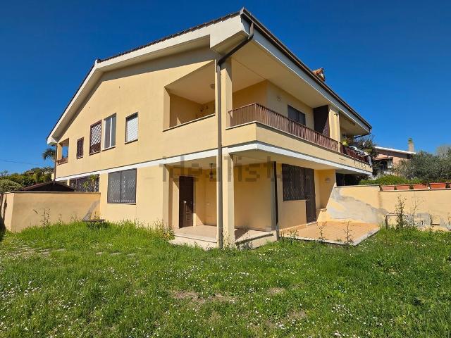 Casa in vendita a Stagni di Ostia, Roma Capitale