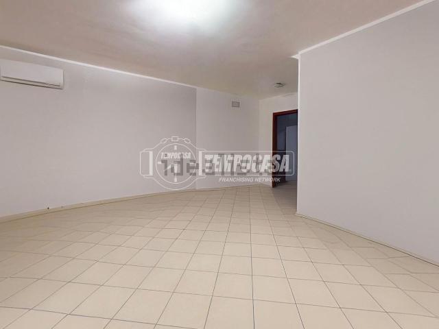 Casa in vendita a San Marcellino, Campania