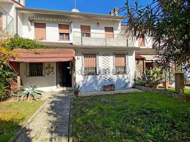 Casa in vendita a Ferrara, Reggio Emilia