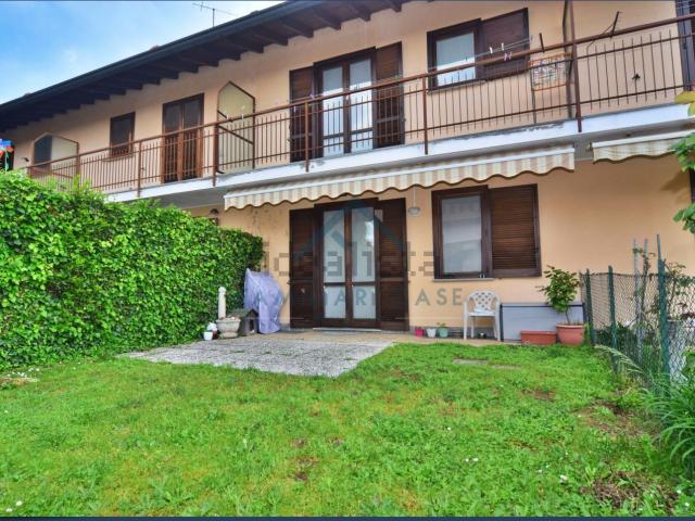 Casa in vendita a Daverio, Lombardia