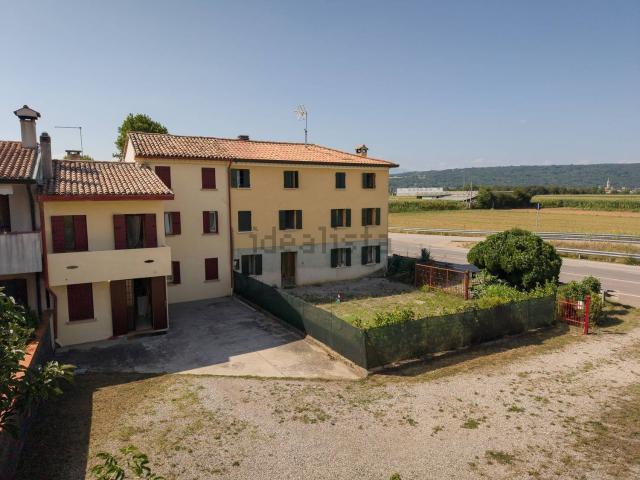 Casa in vendita a Montebelluna, Veneto