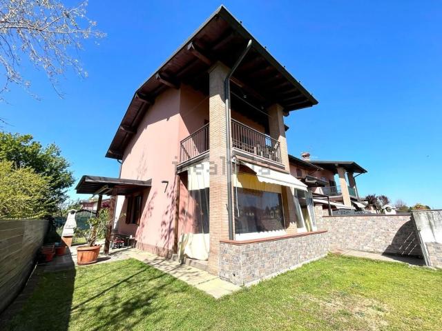 Casa in vendita a Brandico, Lombardia