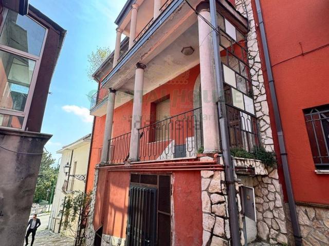 Casa in vendita a Ospedaletto D'alpinolo, Campania