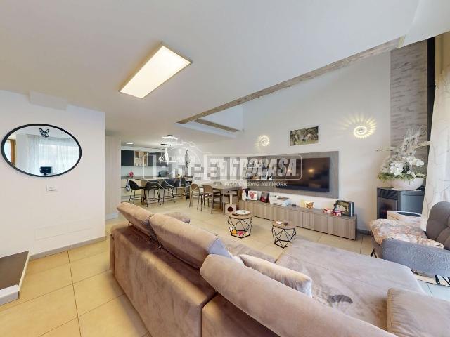 Casa in vendita a Bizzarone, Lombardia