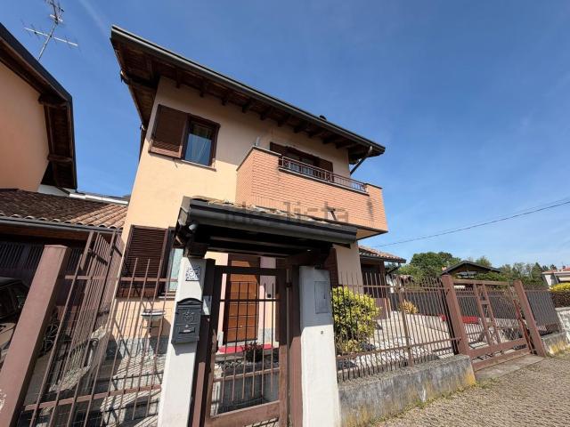Casa in vendita a Besnate, Lombardia