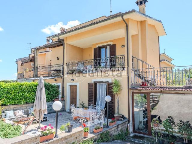Casa in vendita a Vitorchiano, Lazio
