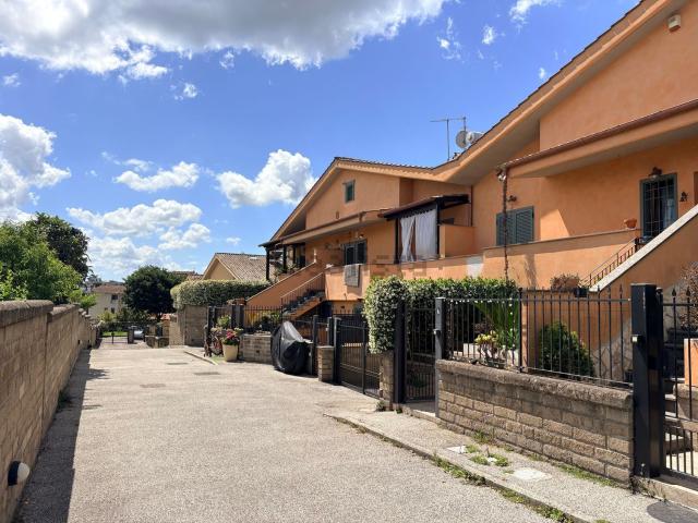 Casa in vendita a Monte dell'Ara-Valle Santa, Roma Capitale