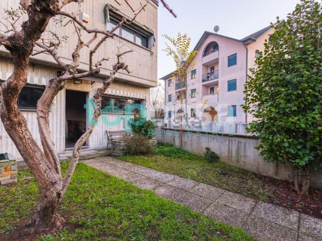 Casa in vendita a Busto Arsizio, Lombardia