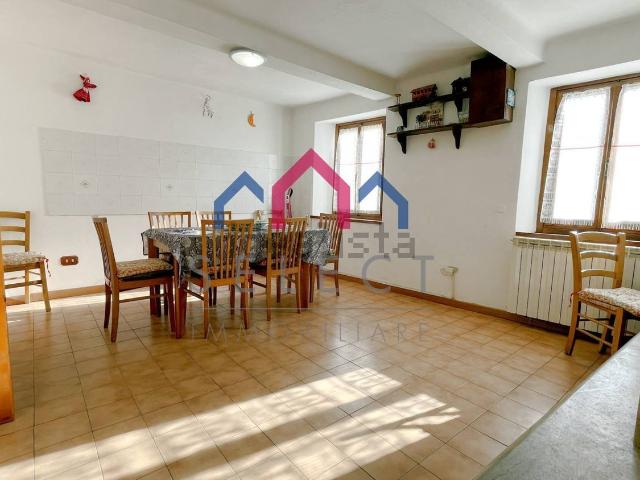 Casa in vendita a Unione dei comuni Media Valle del Serchio, Villa Basilica