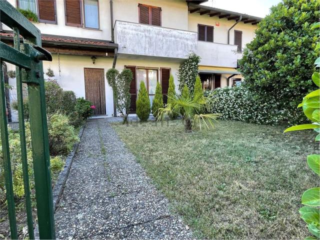 Casa in vendita a Giussano, Lombardia