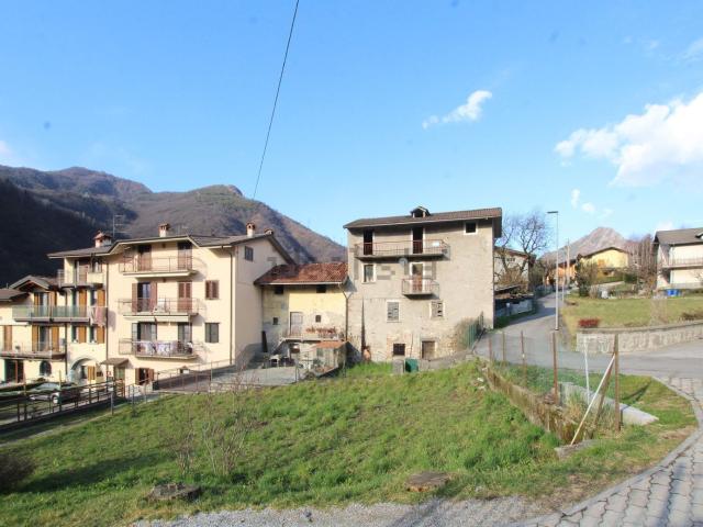 Casa in vendita a Comunità Montana della Valle Brembana, Zogno