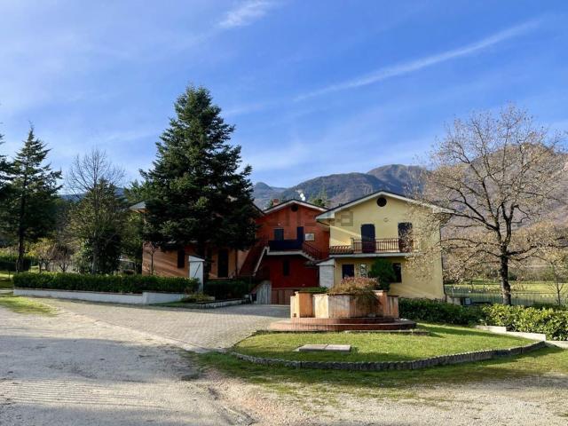 Casa in vendita a Marche, Macerata
