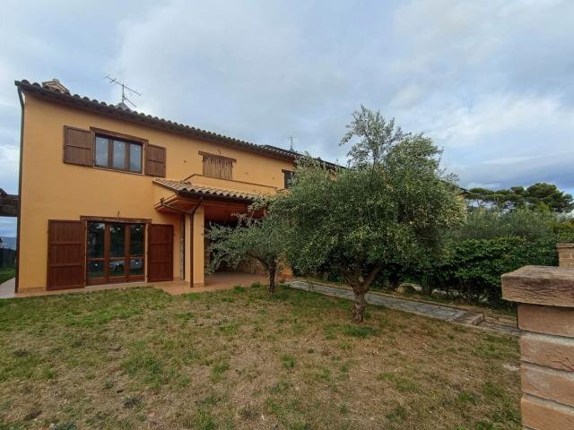 Casa in vendita a Marche, Macerata