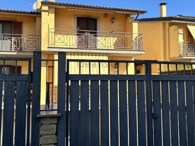 Casa in vendita a Barbarano Romano, Lazio