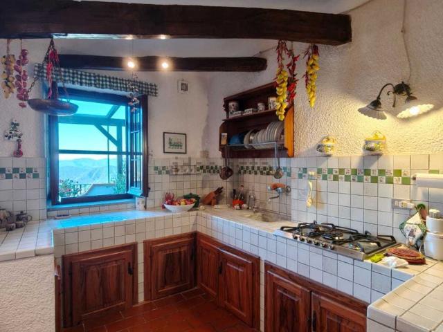 Casa in vendita a Madrignano Castello, Calice al Cornoviglio