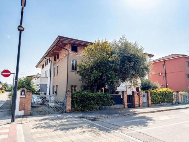 Casa in vendita a Este, Padova
