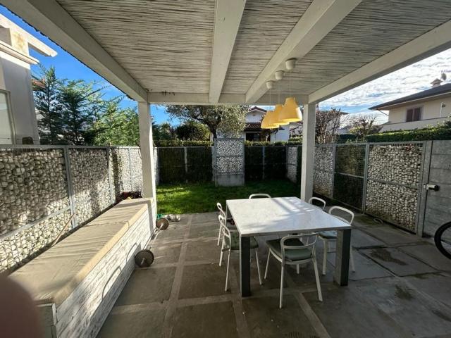 Casa in vendita a Roma Imperiale, Forte Dei Marmi