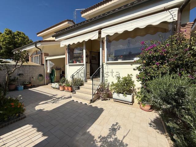 Casa in vendita a Stagni di Ostia, Roma Capitale
