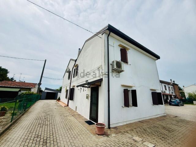 Casa in vendita a Ferrara, Reggio Emilia