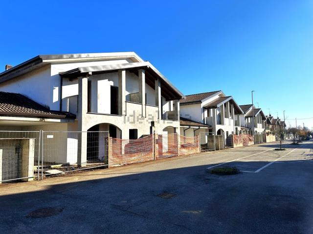 Casa in vendita a Borgolavezzaro, Novara