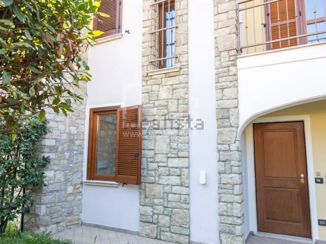 Casa in vendita a Lonato, Lombardia