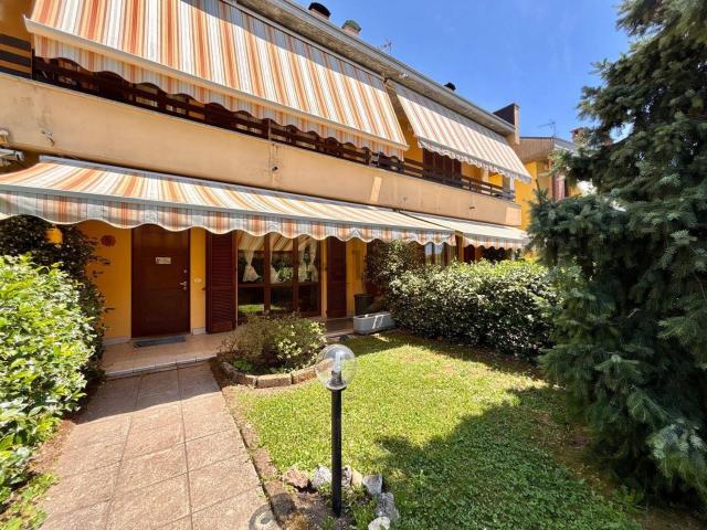 Casa in vendita a Carate Brianza, Lombardia