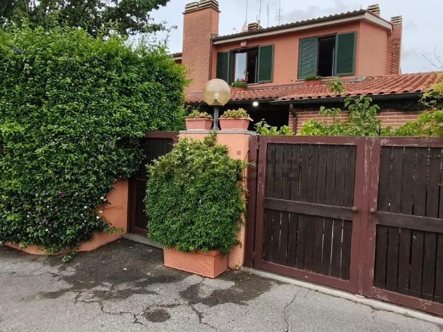 Casa in vendita a Municipio Roma X, Roma Capitale