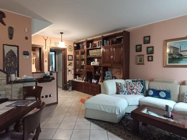 Casa in vendita a Trezzano Sul Naviglio, Lombardia