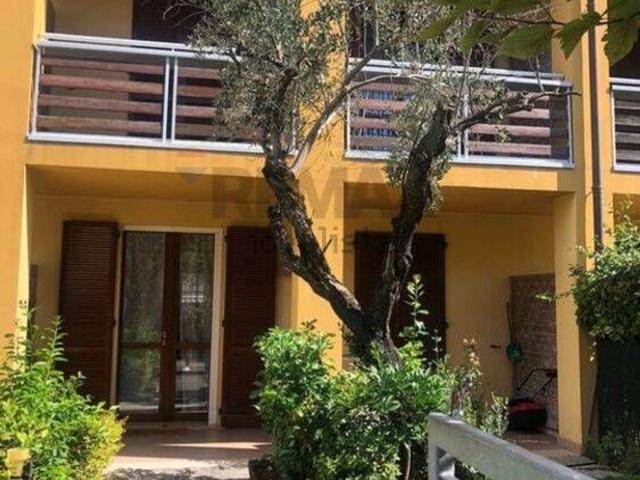 Casa in vendita a Rivoltella del Garda, Desenzano Del Garda