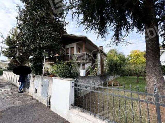 Casa in vendita a Unione Terre e Fiumi, Reggio Emilia