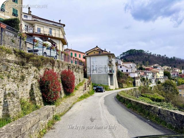 Casa in vendita a Carro, Liguria