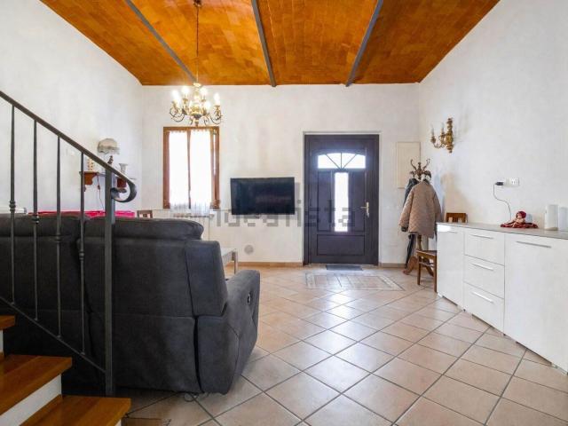 Casa in vendita a Mezzana, Prato
