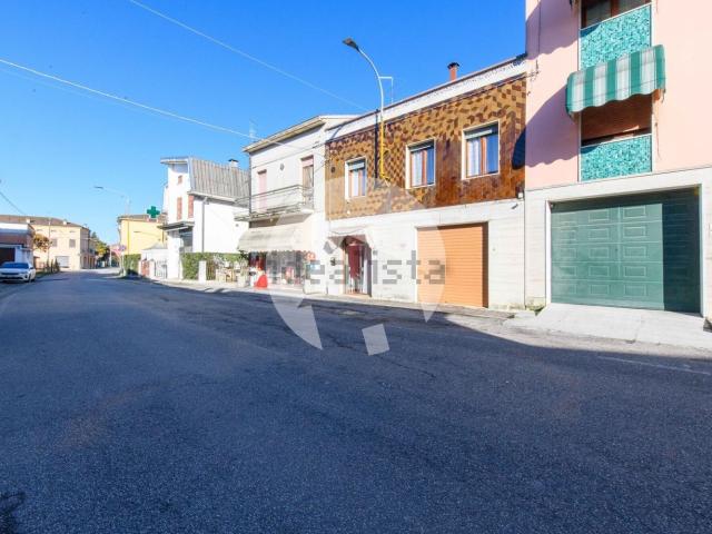 Casa in vendita a Bassa Reggiana, Re