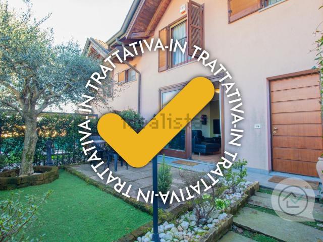 Casa in vendita a Daverio, Lombardia