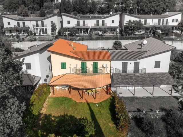 Casa in vendita a Gualdo Cattaneo, Umbria