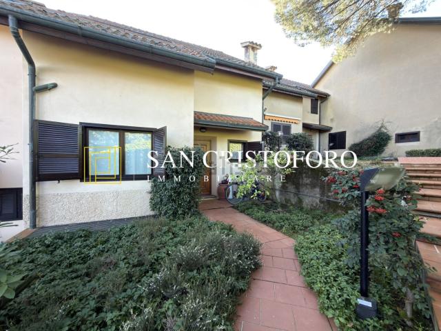 Casa in vendita a Barlassina, Lombardia