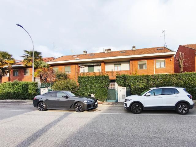 Casa in vendita a Castano Primo, Lombardia