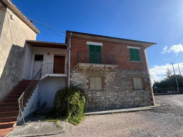Casa in vendita a Paciano, Umbria