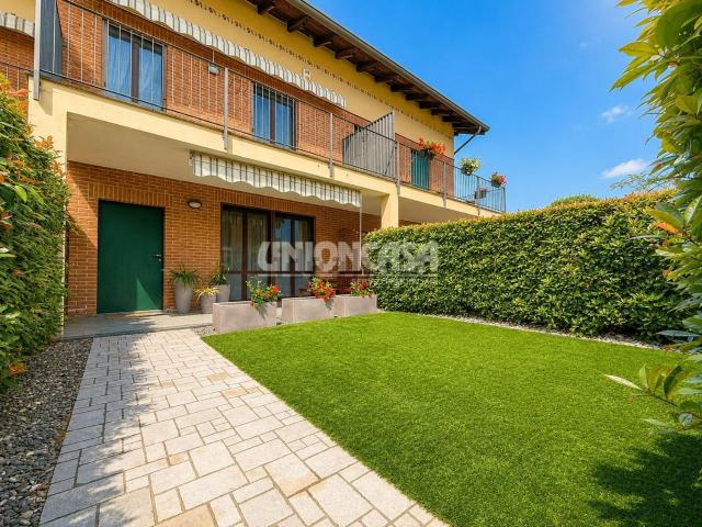 Casa in vendita a Fenegrò, Lombardia