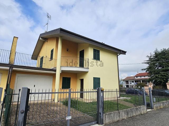 Casa in vendita a Palazzolo Vercellese, Vercelli