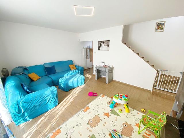 Casa in vendita a Malnate, Lombardia