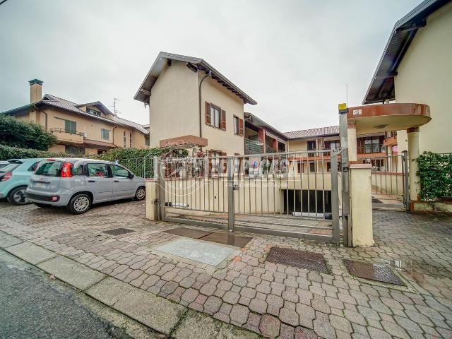 Casa in vendita a Orago, Jerago con Orago
