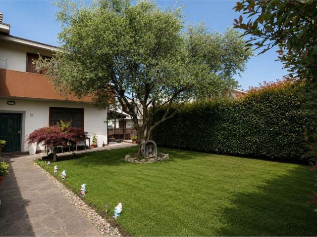 Casa in vendita a Boltiere, Lombardia