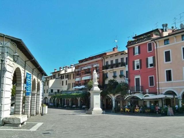 Casa in vendita a Rivoltella del Garda, Desenzano Del Garda