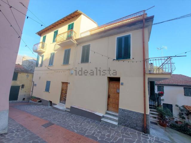 Casa in vendita a Chiusanico, Liguria