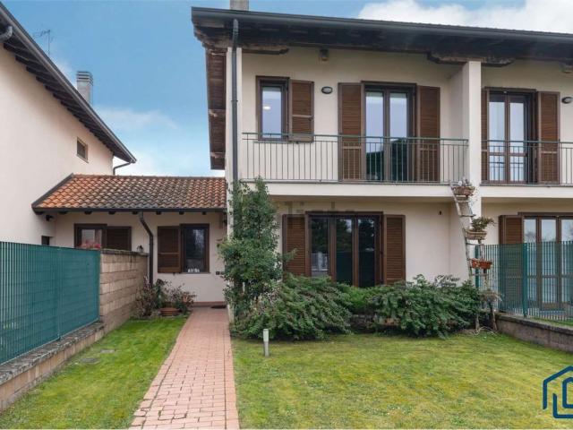 Casa in vendita a Castano Primo, Lombardia