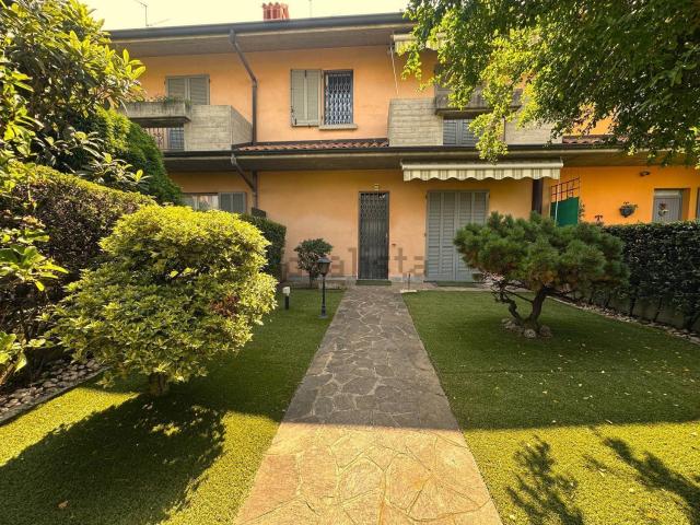 Casa in vendita a Stezzano, Lombardia