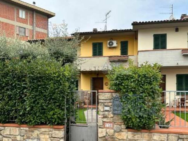 Casa in vendita a Quarrata, Toscana
